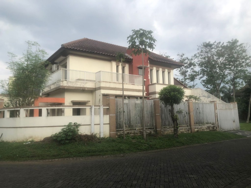 RUMAH MEWAH 2 LANTAI HARGA ISTIMEWA DI ARAYA 