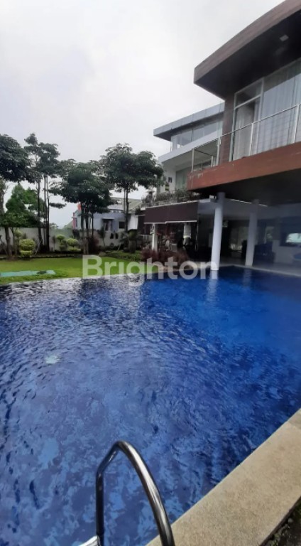 RUMAH MEWAH 3LANTAI WITH SWIMMING POOL  SENTUL 