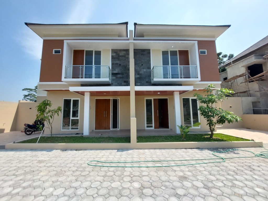 RUMAH MEWAH DALAM CLUSTER DI MADUREJO, PRAMBANAN 