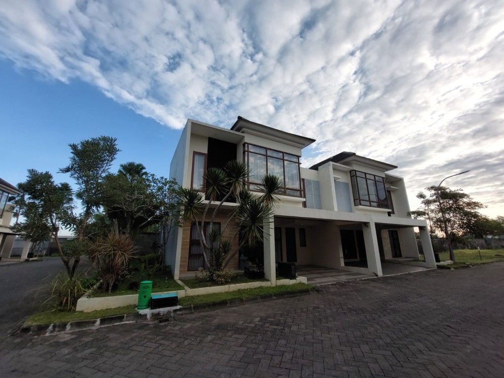 RUMAH MEWAH DI SEWON, BANTUL 8 MENIT DARI KAMPUS 