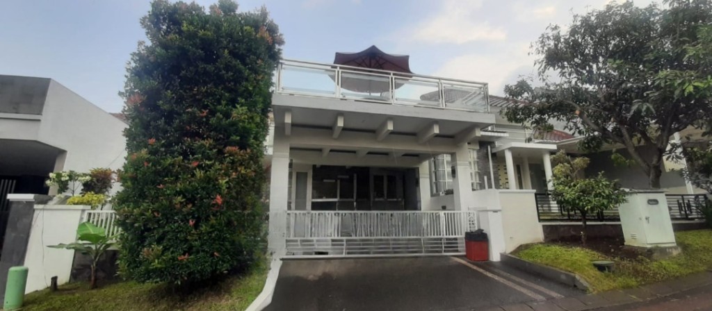 RUMAH MEWAH DI VILLA PUNCAK TIDAR MALANG 