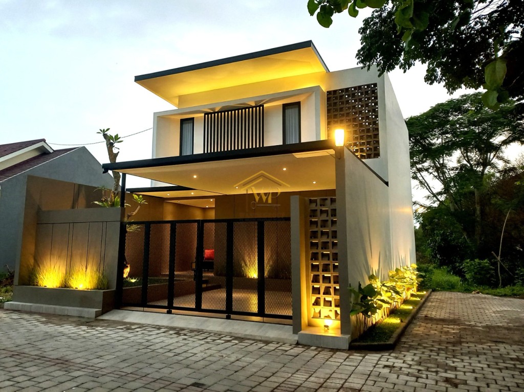 RUMAH MEWAH FULL FURNISH 7 MENIT DARI JALAN 