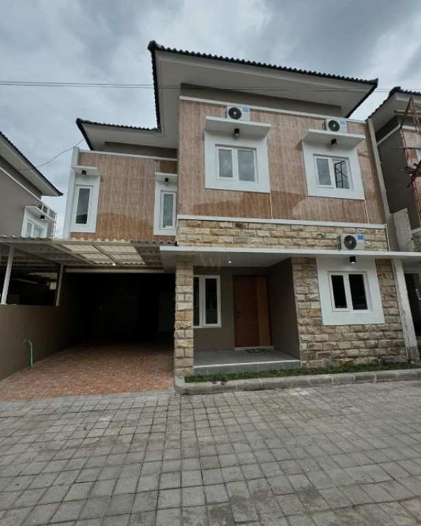 RUMAH MEWAH FULL FURNISHED DI NGAGLIK, DEKAT SMP 