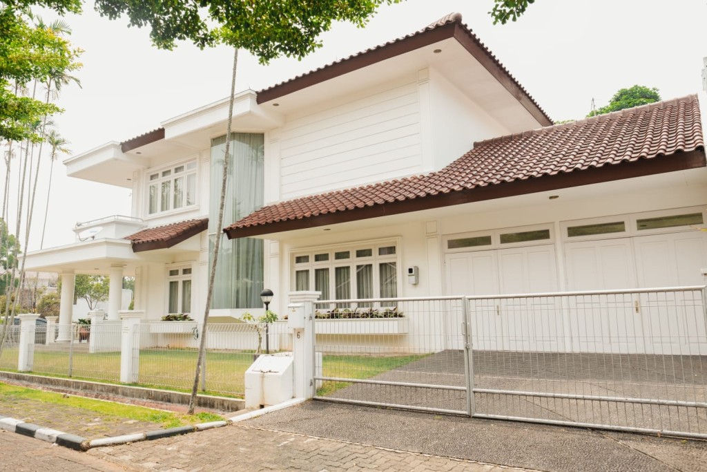 RUMAH MEWAH SIAP HUNI DI BANTEN DEKAT DENGAN MALL 