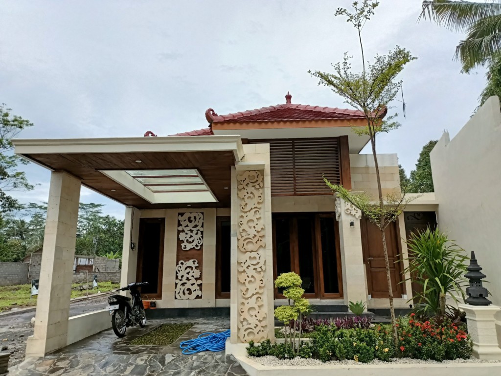 RUMAH MODEL ETNIK BALI DI MAGELANG 