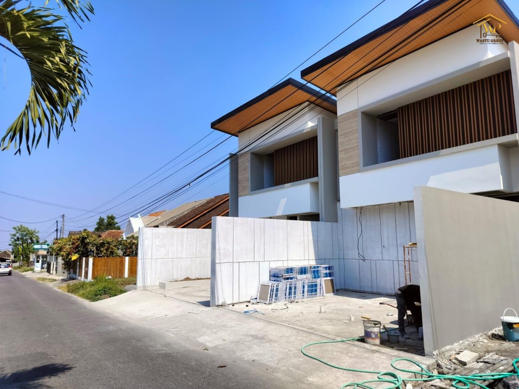 RUMAH MODERN DI NGAGLIK DEKAT SEKOLAH AL AZHAR, 