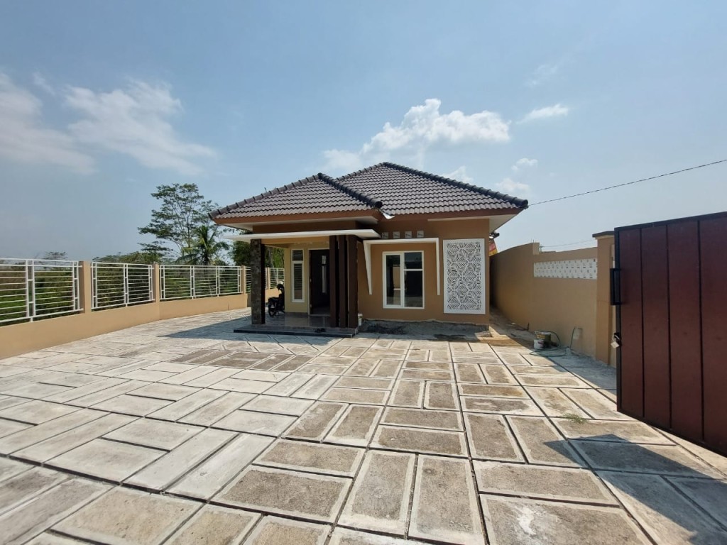 RUMAH MURAH DI MAGELANG, TANAH LUAS 450M2 DEKAT 