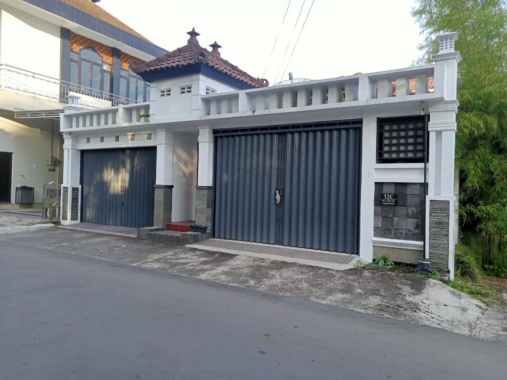 RUMAH SIAP HUNI TANAH LUAS DAN STRATEGIS DI 