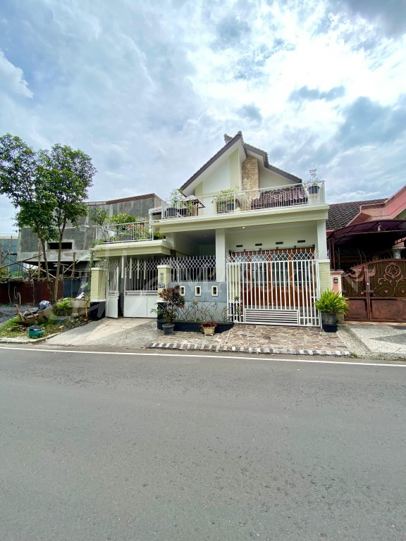 RUMAH STRATEGIS POROS JALAN DEKAT PERMATA JINGGA 