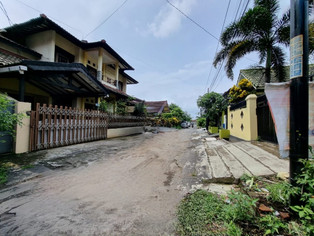 Rumah 2 lantai desain elegan di lowokwaru Malang 