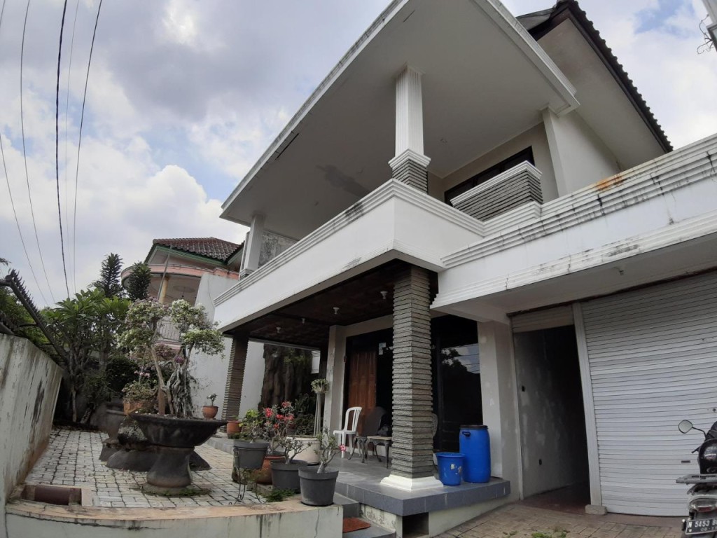 Rumah 2 lantai di jalan Bandahara malang 