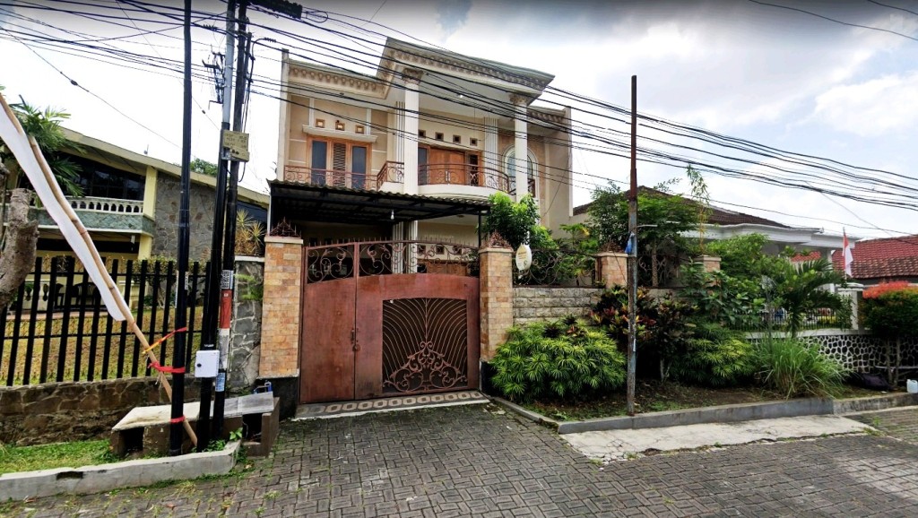 Rumah 3 Lantai di Jalan Candi Mendut Malang 