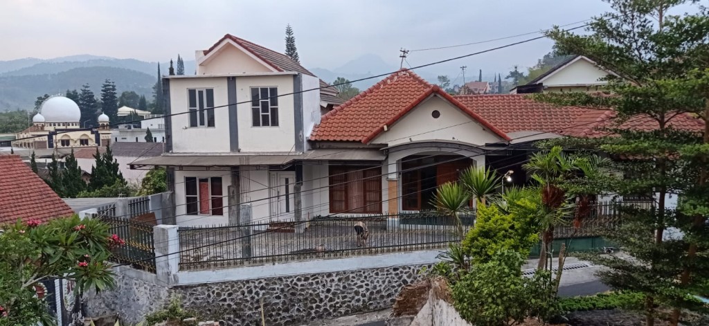 Rumah Bagus 12 Kamar Dijual di Kota Batu GMK02820 