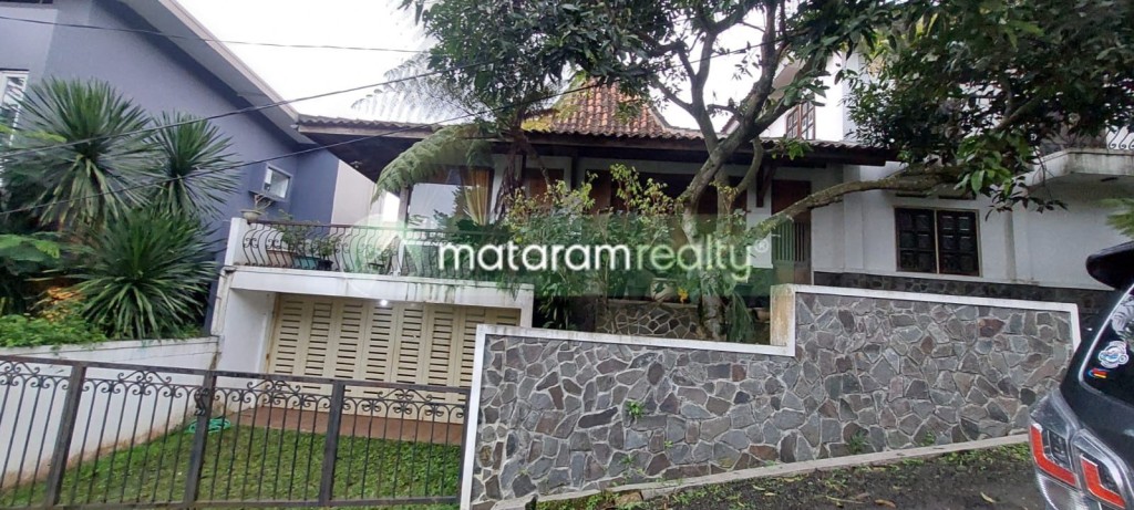 Rumah Etnik Nuansa Villa di Cigadung, Bandung 