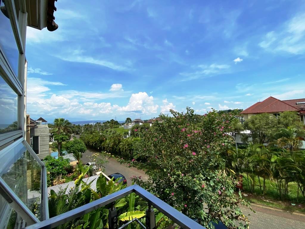 Rumah Mewah 2 Lantai di Villa Puncak Tidar Malang