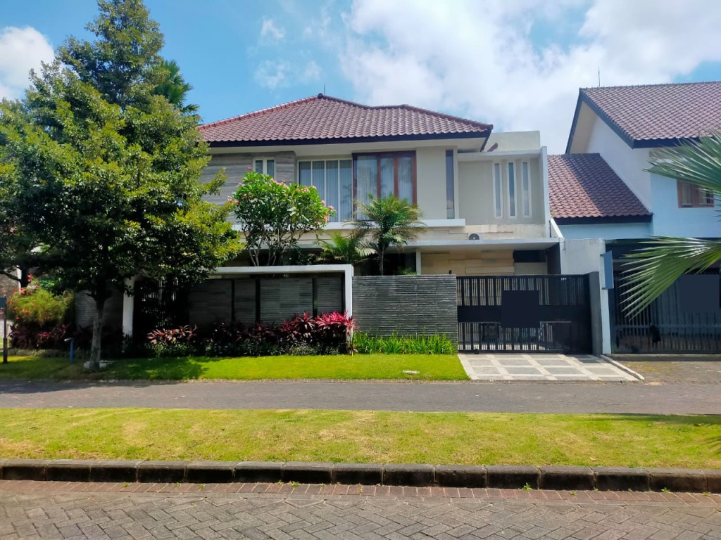 Rumah Mewah Full Furnish Villa Golf Araya Malang 