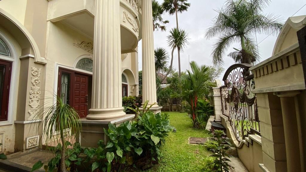 Rumah Mewah Full Furnished di Pondok Blimbing Indah Araya