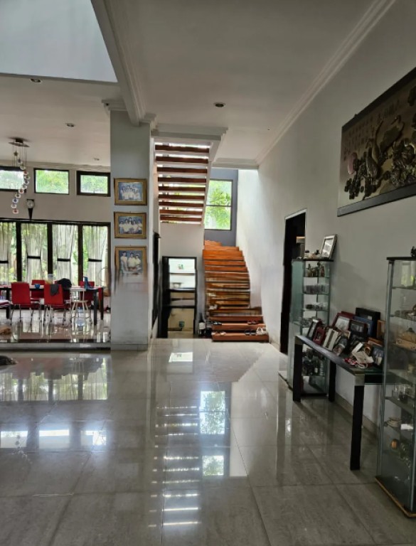 Rumah Mewah Sutera Magnolia Hoek 