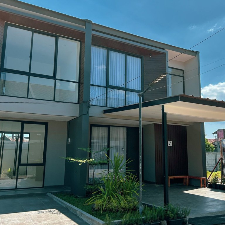 Rumah Modern di Brentwood Estate 