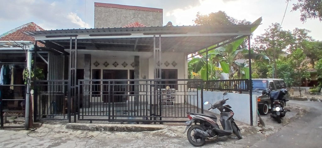 Rumah Second 2 Lantai Murah Banting Harga 