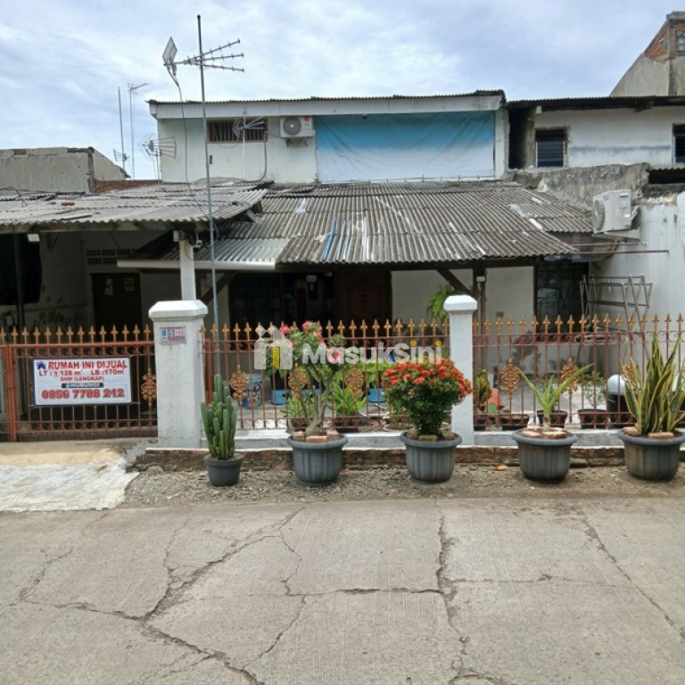 Rumah Secondary di Zona Bebas Banjir Dekat 