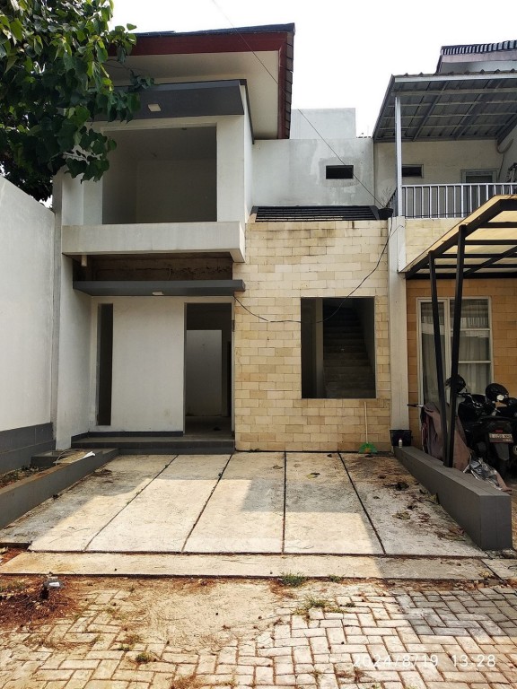 Rumah Siap Huni di Flourist Terrace Serpong 