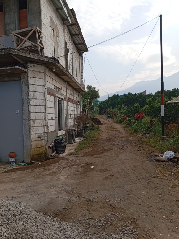 Rumah baru tinggal finishing di Banaran Bumiaji 