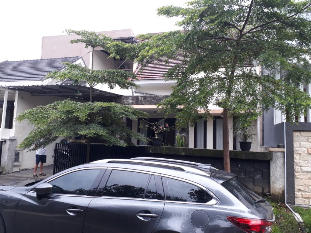 Rumah mewah dekat kampus UB di permata jingga 