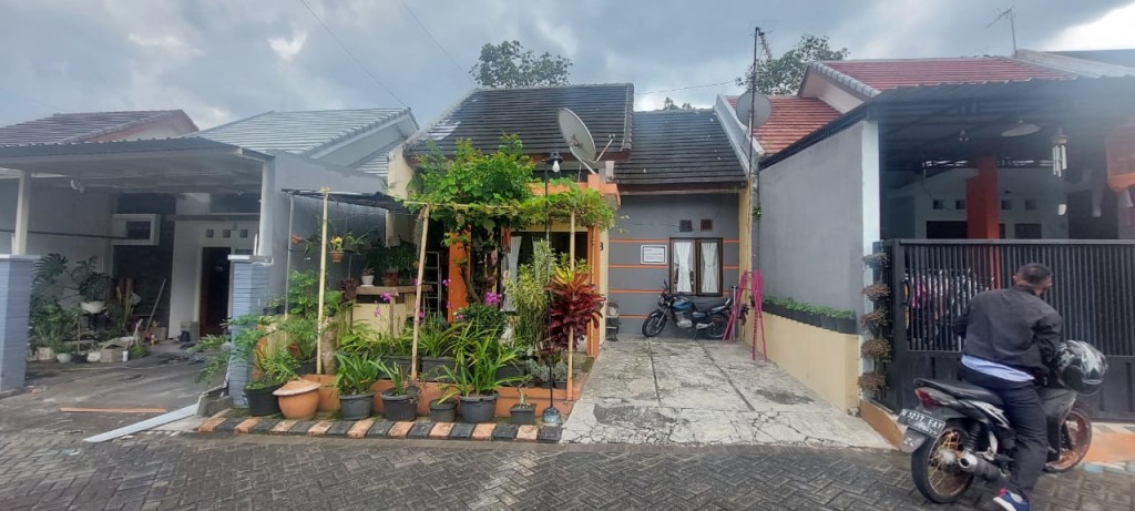 Rumah modern siap huni di Singosari Malang 