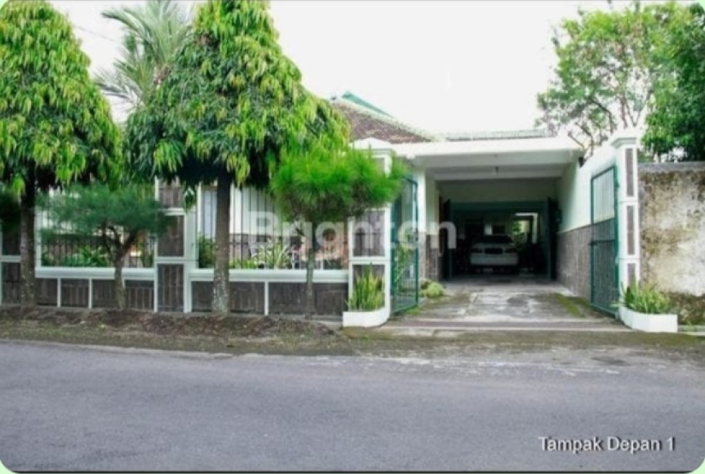 Rumah nyaman asri, area tengah kota Malang 