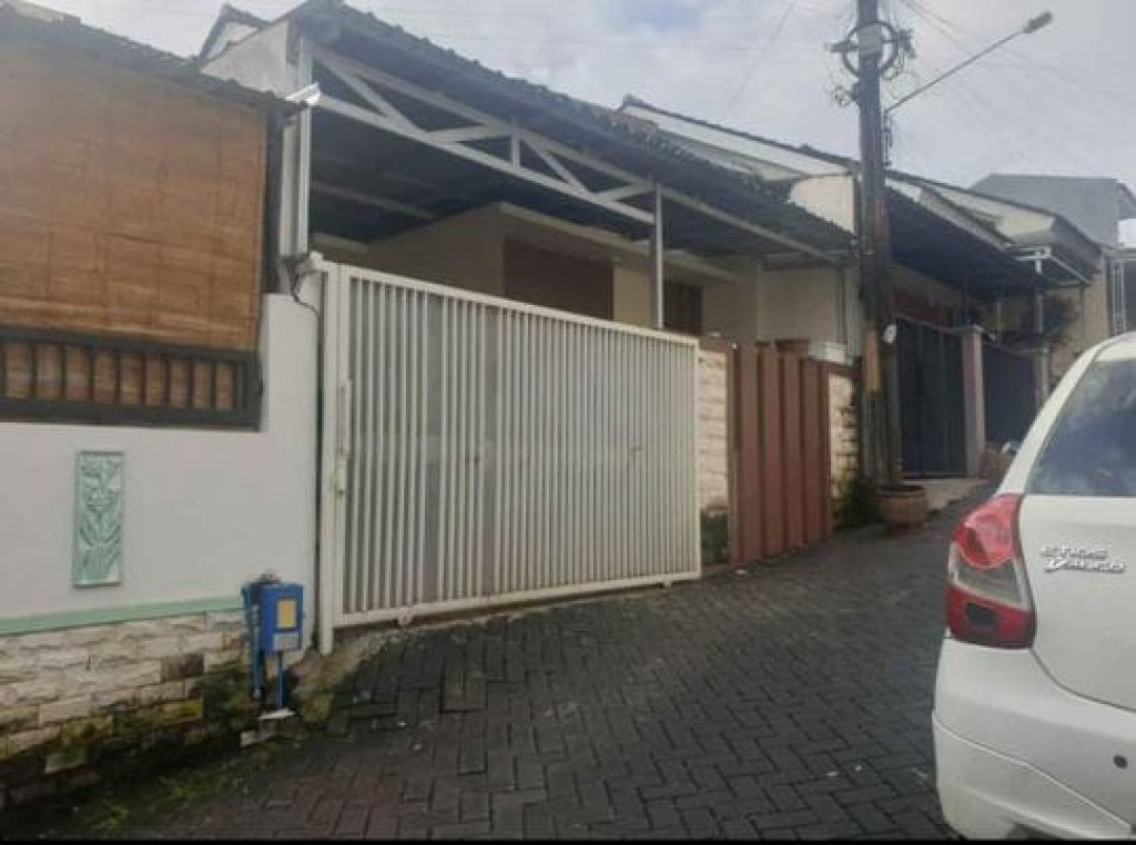 Rumah plus perabot di perum tasikmadu regency 