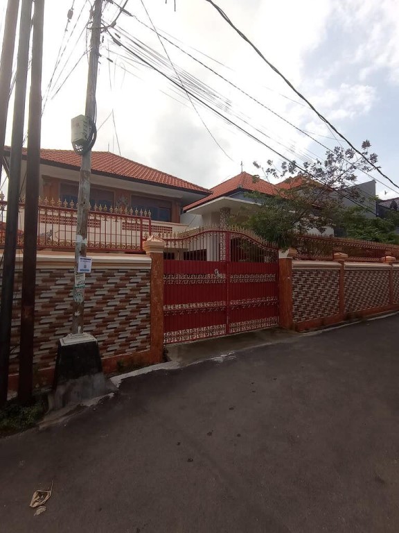 Sewa Rumah Hadap Timur 2 Lantai 6+1 Kamar Nangka 