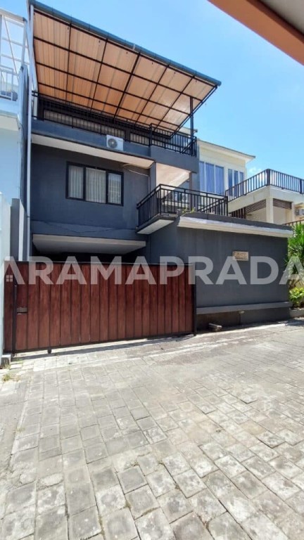 Sewa Townhouse Full Furnish 3 Lantai 3+1 Kamar 