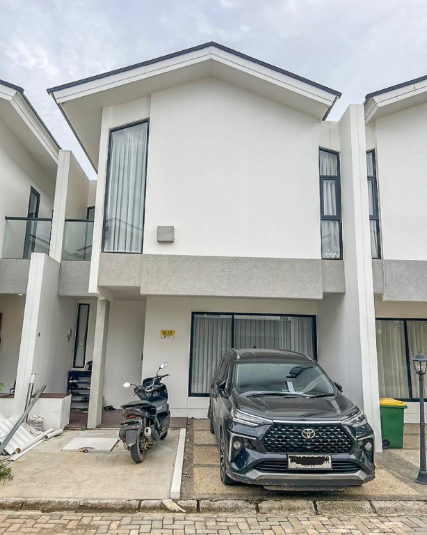 Townhouse Baru Bernuansa Staycation di Kota 