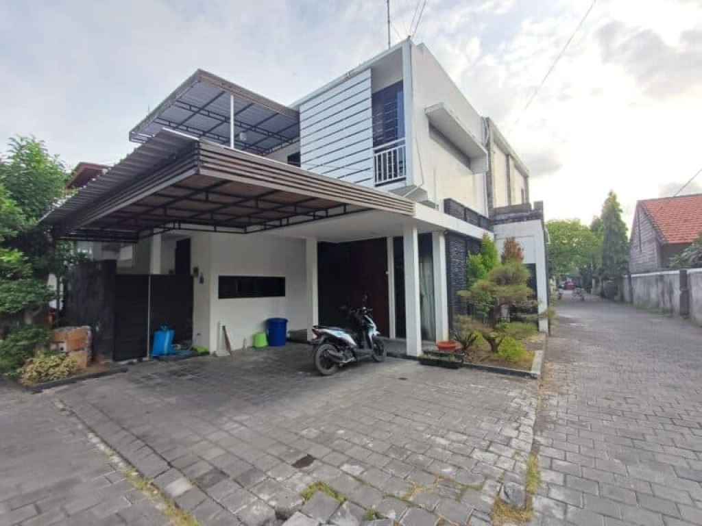 Turun Harga Jual Rumah Semi Villa 2 Lantai 5 