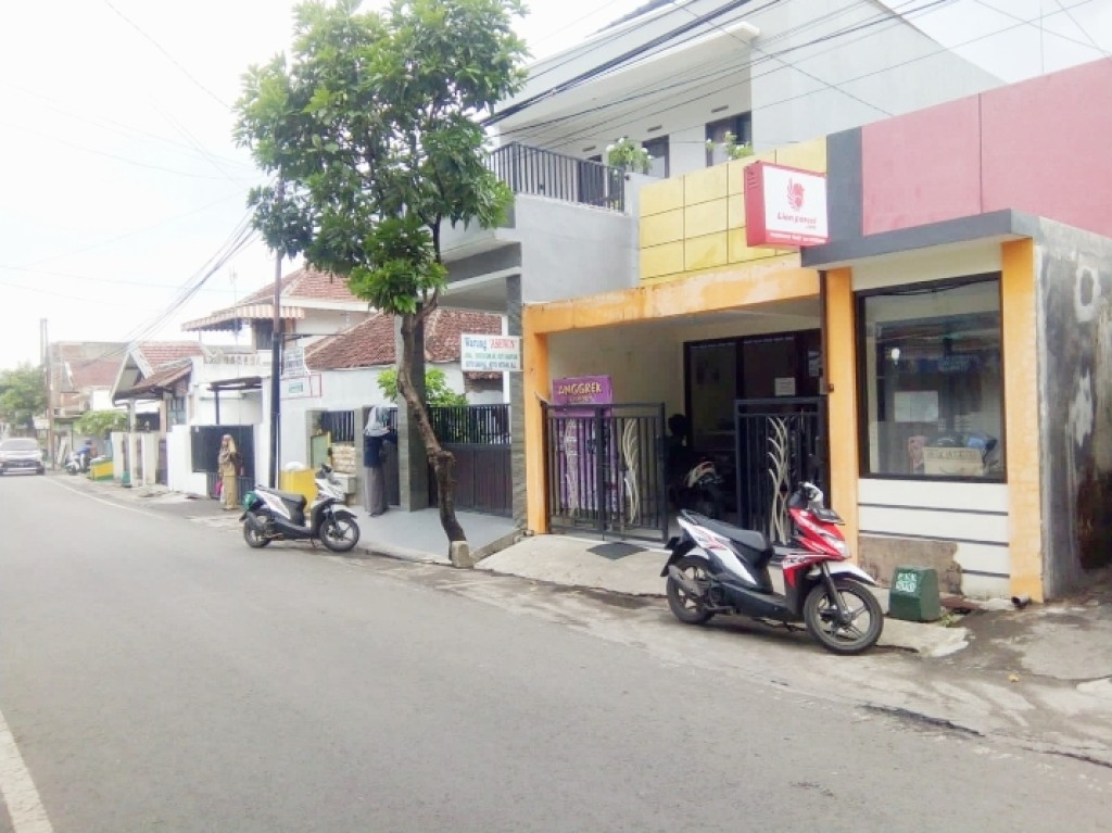 rumah besar tepi Aspal kota malang SoeHatta 