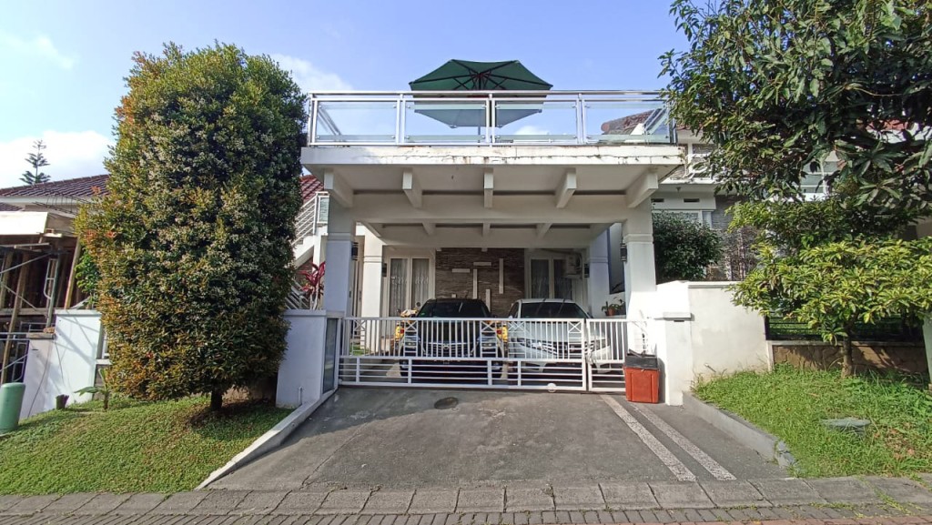 rumah cantik dengan roof top di villa puncak 