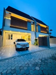 Rumah 2 Lantai Modern Minimalis di Maguwoharjo