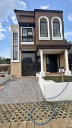 RUMAH MODERN 2 LANTAI LOKASI BELAKANG GOR MALANG