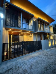 DI JUAL RUMAH MEWAH FULL FURNISH DEKAT KAMPUS UGM