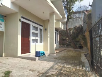 DIJUAL CEPAT NEGO RUMAH LUAS DEKAT ALUN-ALUN KOTA BATU