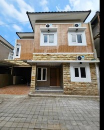 DIJUAL CEPAT RUMAH 2 LANTAI FULL FURNISHED DEKAT KAMPUS DI NGAGLIK