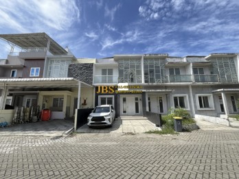 DIJUAL MURAH! Villa 2 Tingkat di Komplek Graha Metropolitan Helvetia