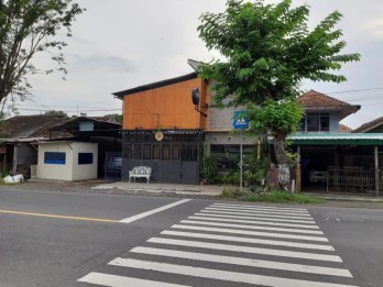 DIJUAL RUMAH DAN CAFE PINGGIR JALAN RAYA BANTUL