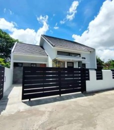 DIJUAL RUMAH DI SLEMAN DEKAT DENGAN PUSAT KOTA JOGJA