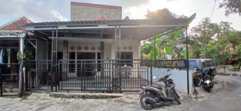 DIJUAL RUMAH SECOND DEKAT DENGAN AMBARUKMO PLAZA