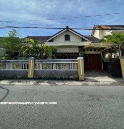 DIJUAL RUMAH SECOND FULLY FURNISHED DEKAT JL IMOGIRI TIMUR