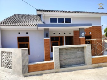 DIJUAL RUMAH SIAP HUNI DI KALASAN DEKAT JALAN RAYA SELOMARTANI