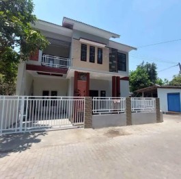 DIJUAL RUMAH SIAP HUNI POSISI HOOK DEKAT KAMPUS UPN SLEMAN