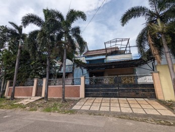 Di Jual Rumah dan Gudang di Jalan Granit Kumala Gresik